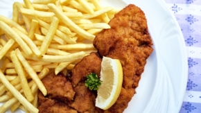 Wiener Schnitzel Pommes Frites iStock Foto Barish Baur